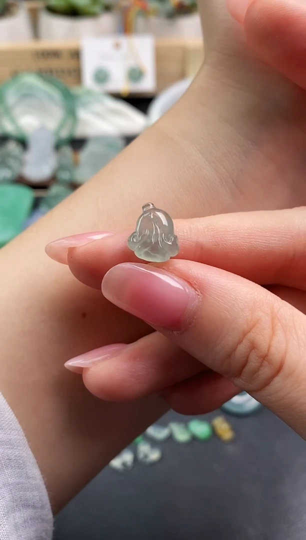 颈饰未镶嵌翡翠白菜