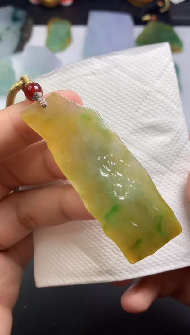 颈饰未镶嵌翡翠