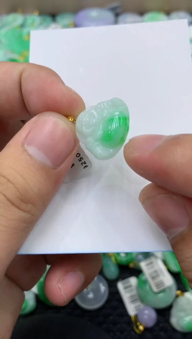 颈饰18K金镶嵌翡翠天然缅甸翡翠A货