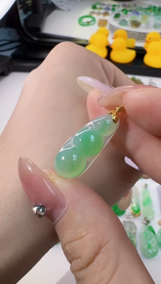 颈饰18K金镶嵌翡翠缅甸A货翡翠