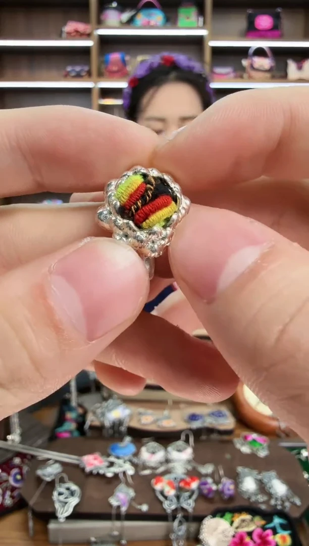 【闪购商品】织绣224蒙阿苏苗绣传承