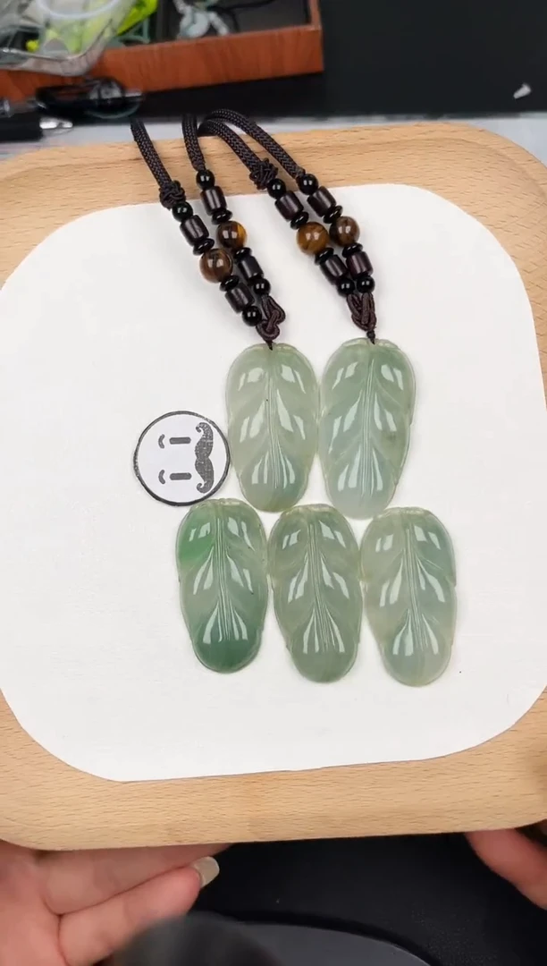 颈饰未镶嵌翡翠LC031冰带色叶子+送同款绳子多样性发其一