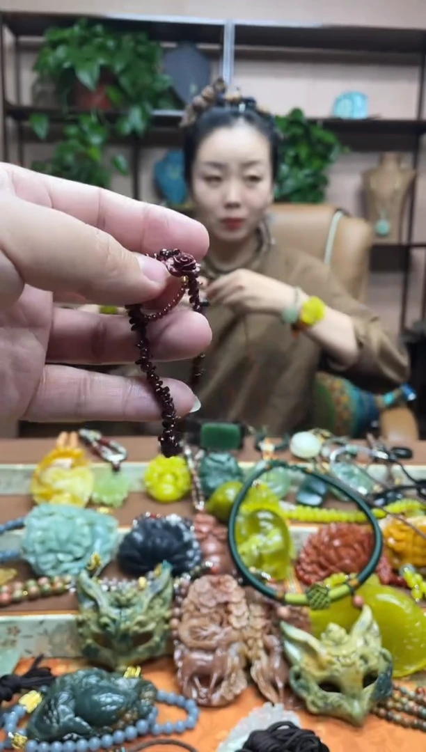 未镶嵌手串石榴石多样性发货发其中之一