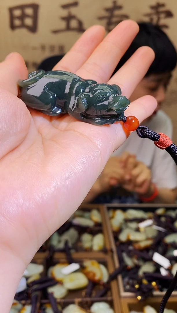 和田玉未镶嵌颈饰1