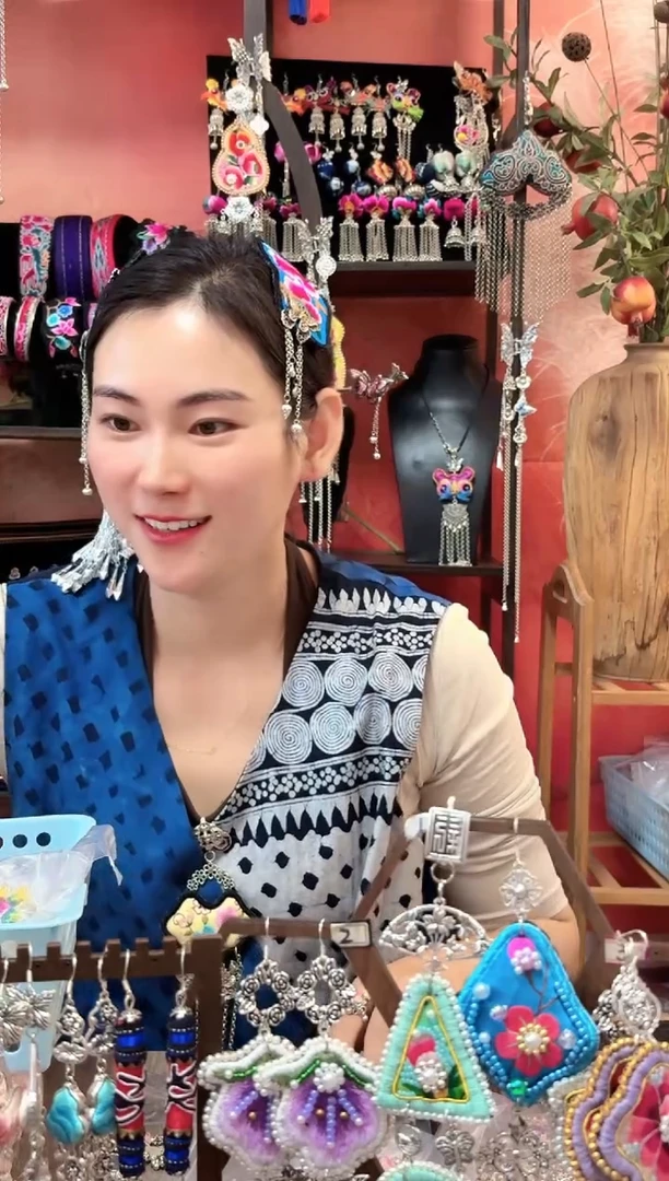 织绣云织谣民族风精美饰品  93