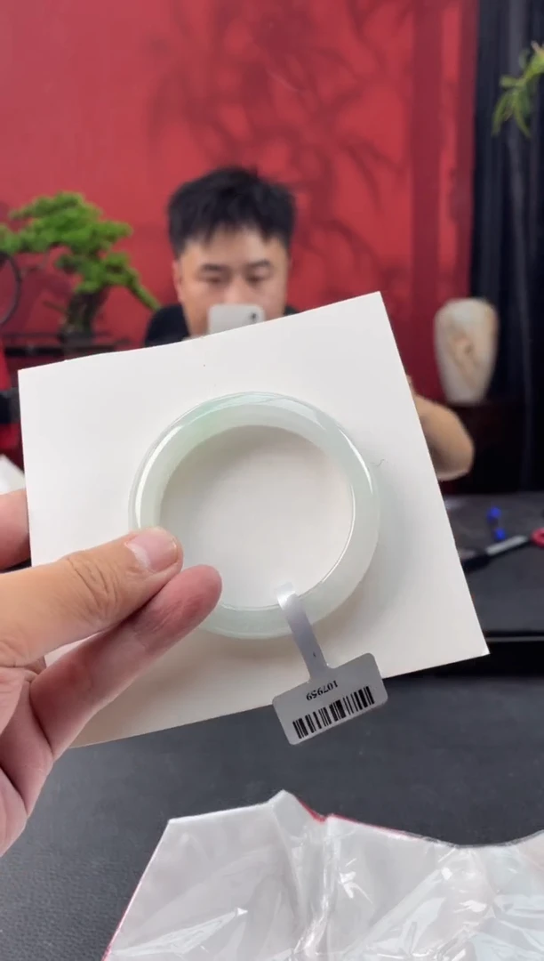 翡翠手镯未镶嵌7