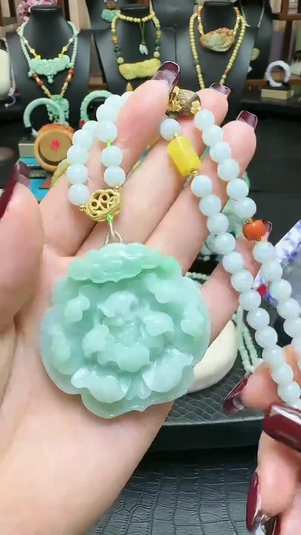【闪购商品】翡翠颈饰未镶嵌花开富贵