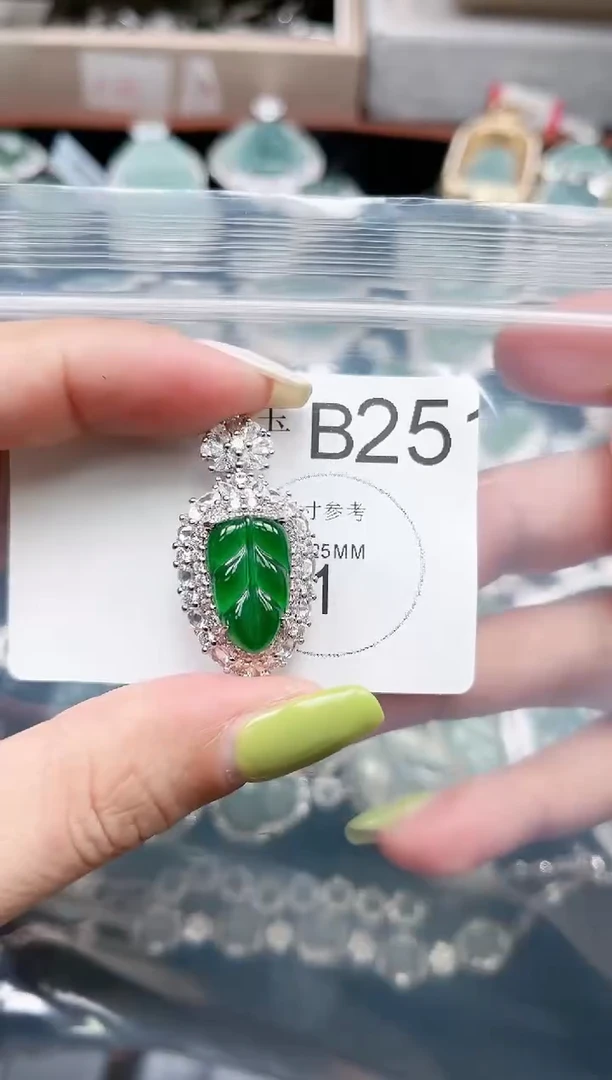 【闪购商品】翡翠颈饰未镶嵌25赠皮绳