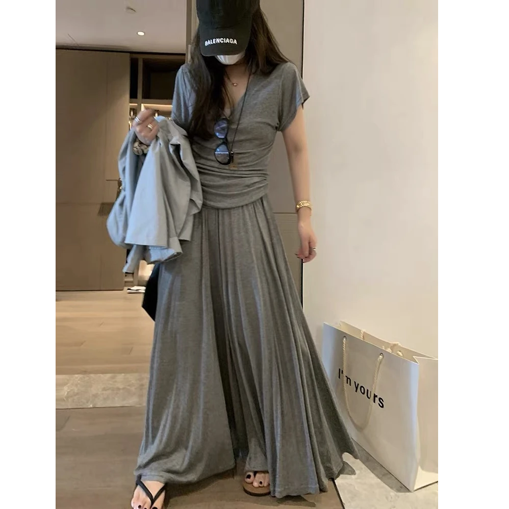 纸片人显瘦慵懒松弛感v领短袖T恤垂感大摆半身裙休闲两件套装夏