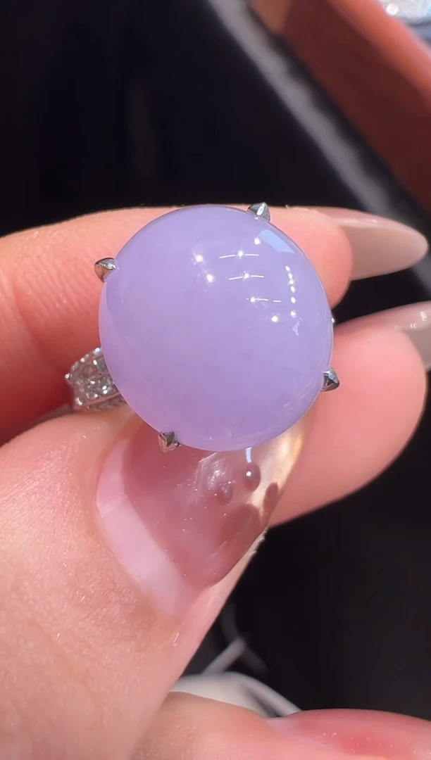 18K金镶嵌戒指翡翠戒指