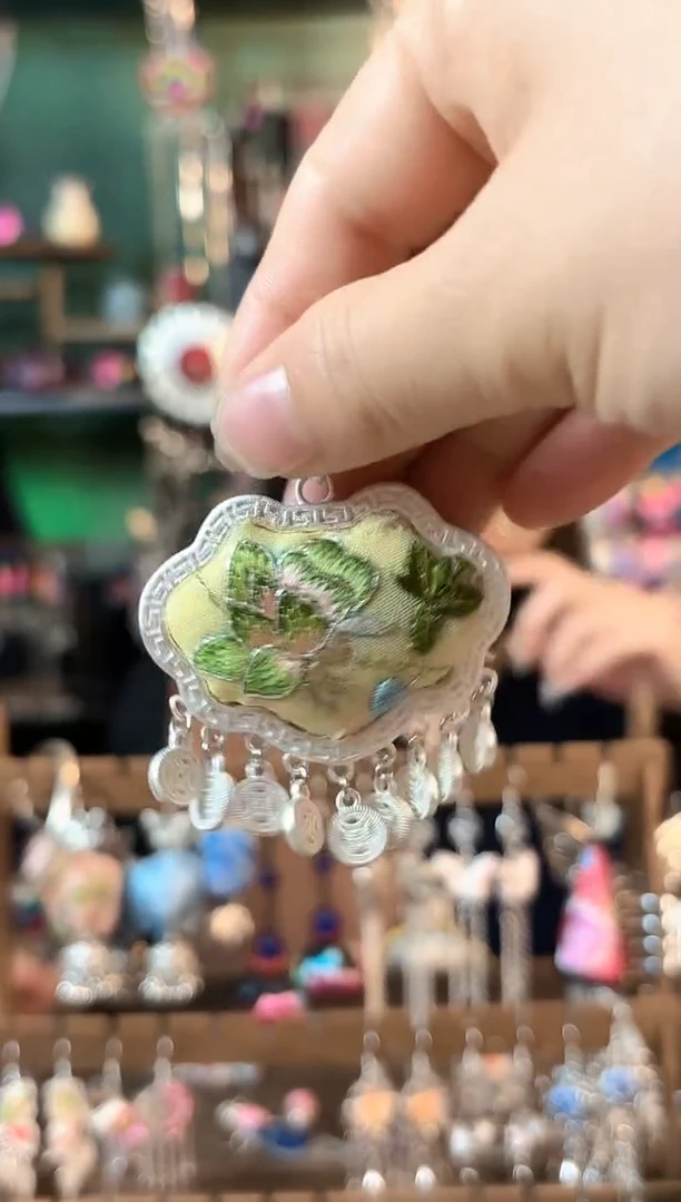 织绣彩云南阁非遗老绣V566