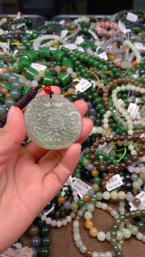 和田玉未镶嵌颈饰1