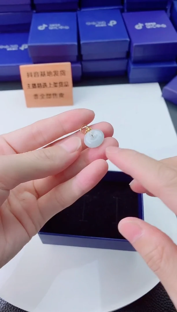 翡翠未镶嵌颈饰