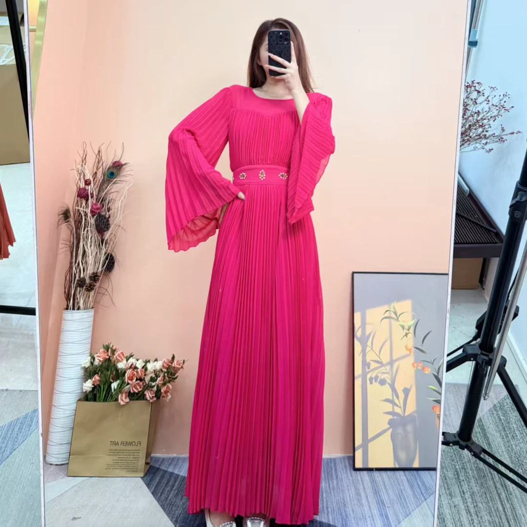 [依易原创]气质优雅压褶喇叭长袖垂坠感显瘦钉钻复古长裙E0106