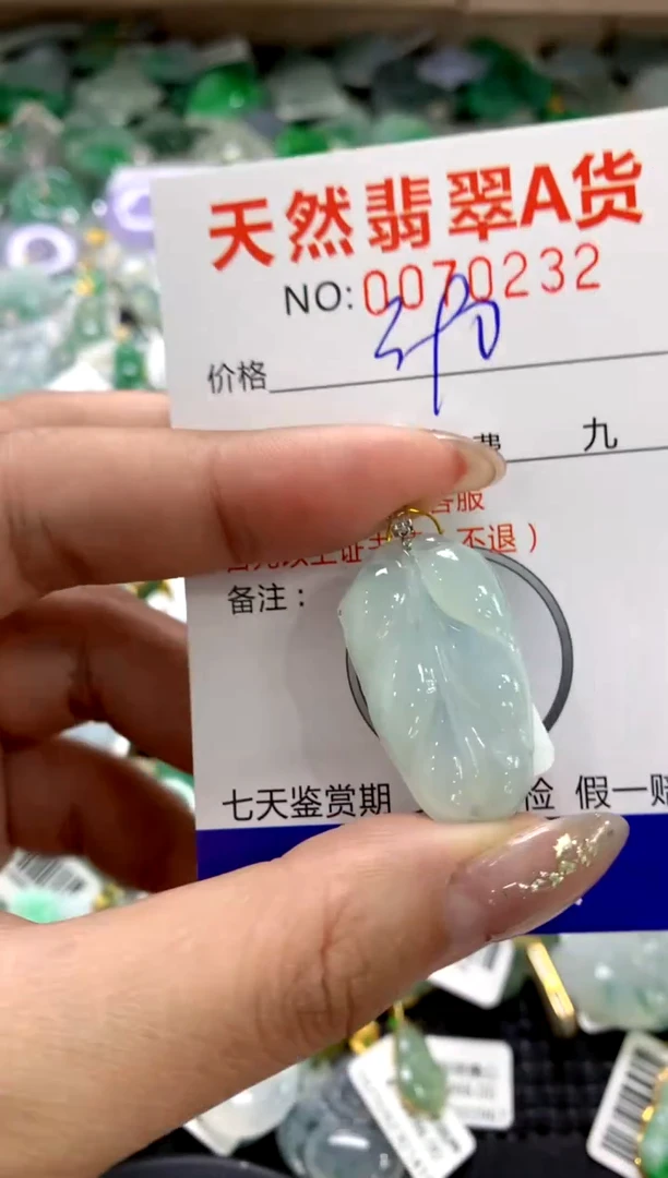颈饰18K金镶嵌翡翠1111111111111111