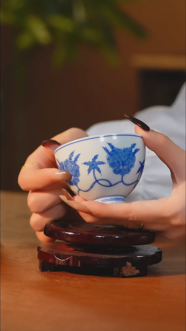 青花满工秋葵鸡心杯