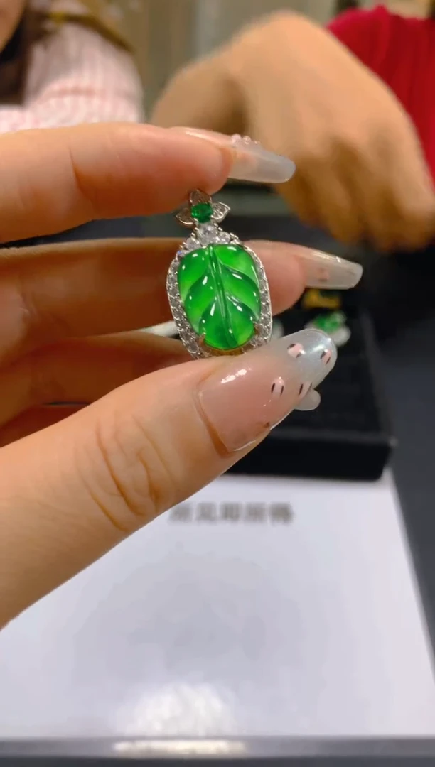 吊坠(赠链)未镶嵌翡翠多样性发一