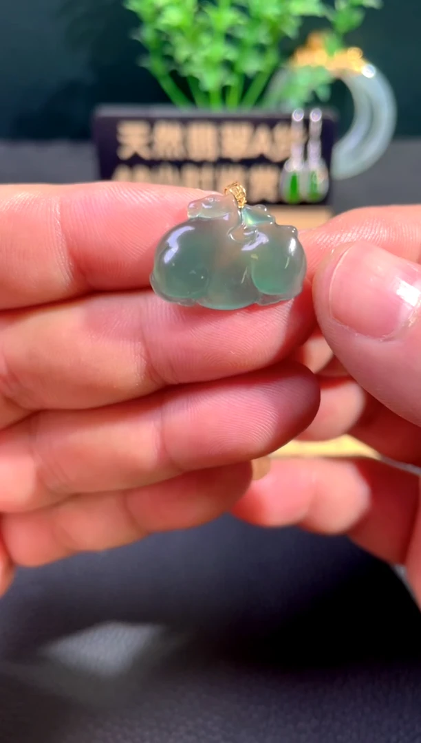 颈饰18K金镶嵌翡翠翡翠