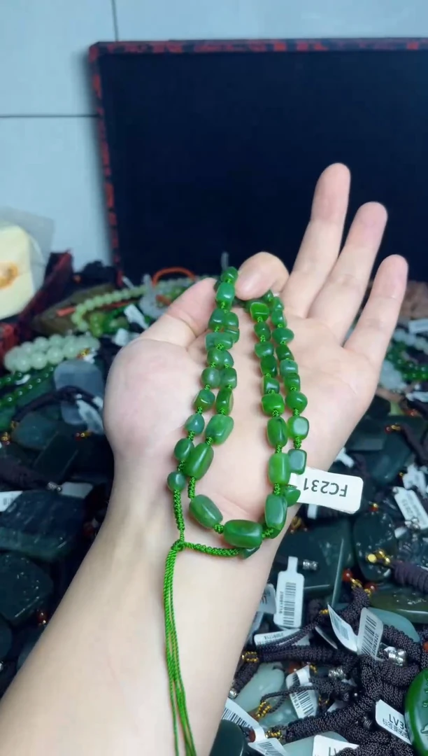 颈饰未镶嵌和田玉1