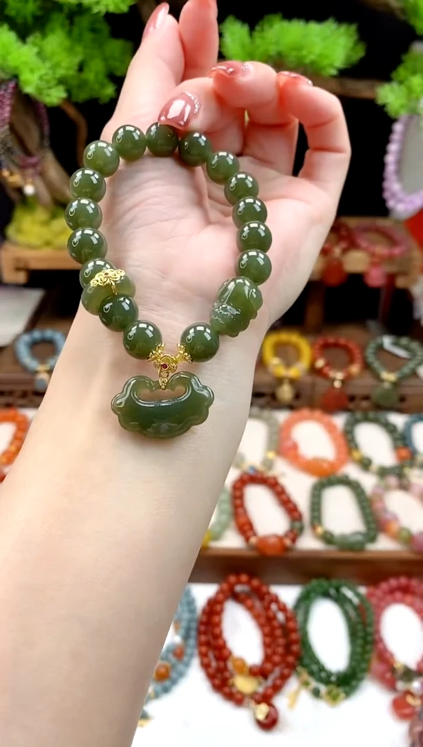 手饰和田玉未镶嵌如意锁