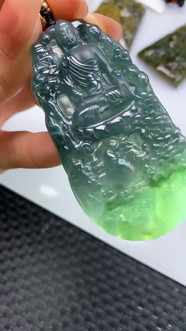 颈饰未镶嵌翡翠