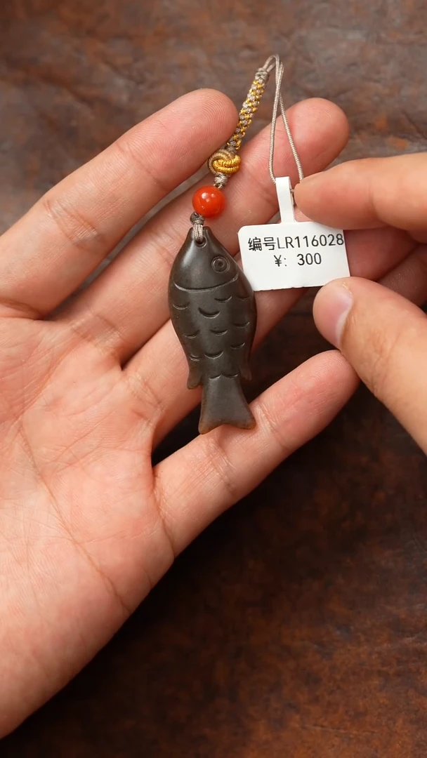 颈饰未镶嵌和田玉吊坠  LR