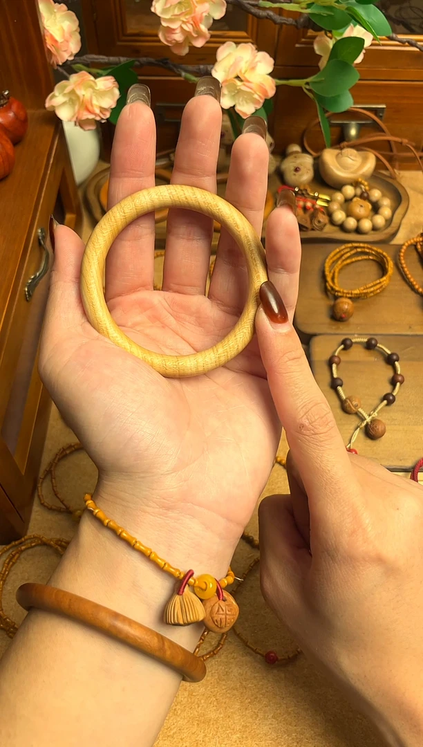 浅色桃木手镯    一物一拍