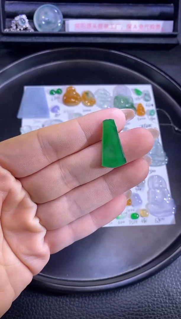 未镶嵌挂件翡翠牌