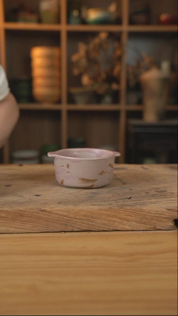 粉棕色的双耳早餐碗