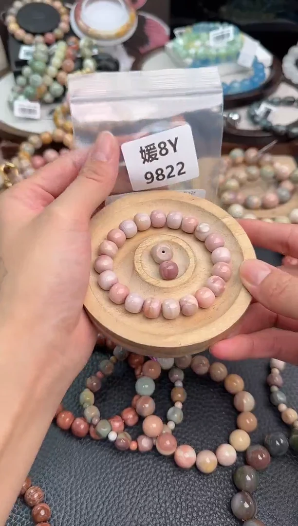 未镶嵌手链石英质玉人****～8Y9822