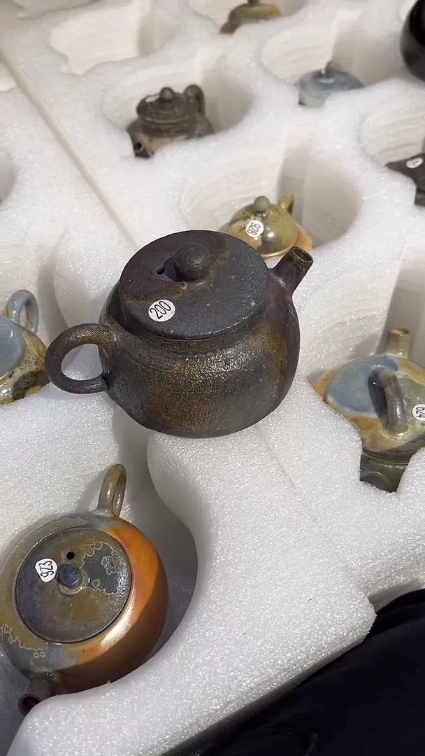 壶200号容量150-160ML陶泥有取钉痕迹