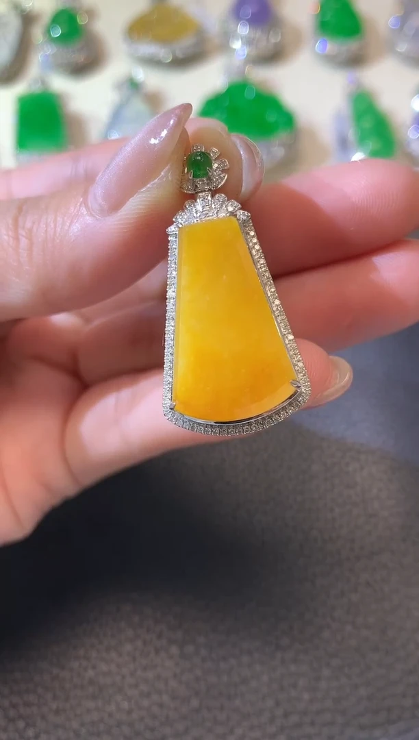 【闪购商品】翡翠吊坠(不含链)18K金镶嵌A58翡翠