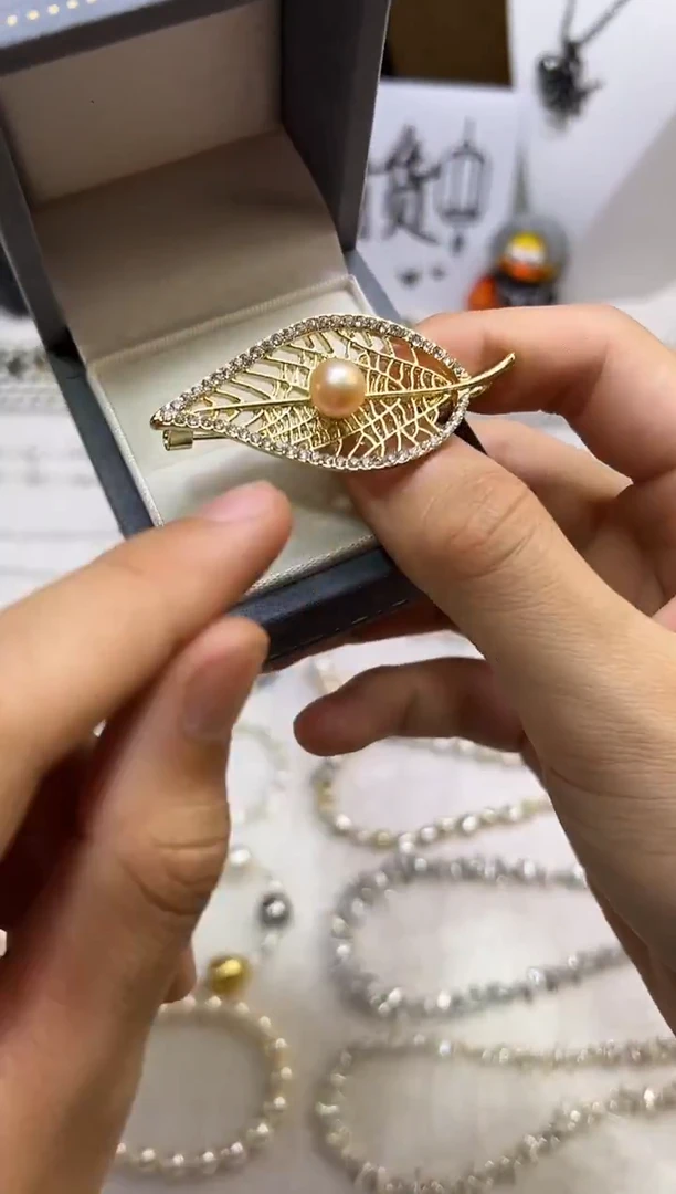 未镶嵌胸饰海水珍珠珍珠