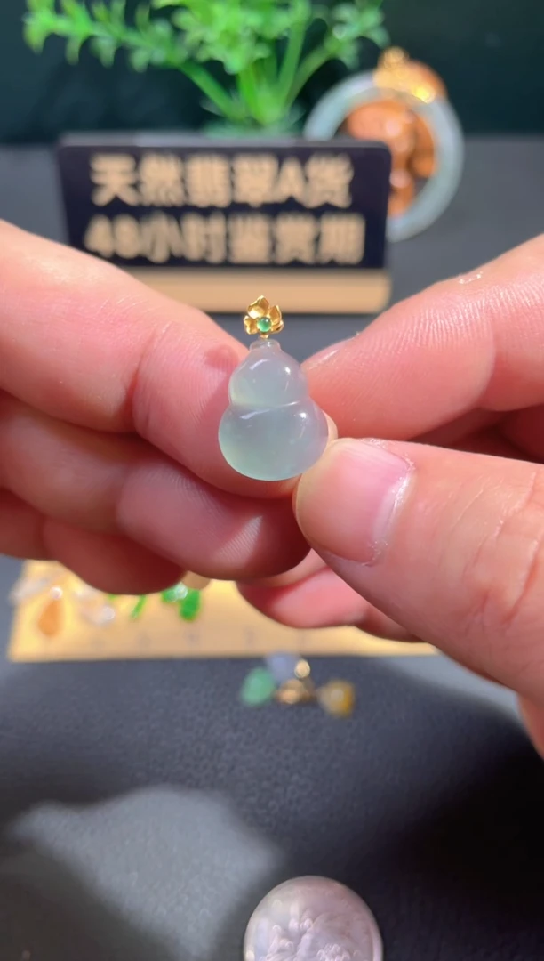 颈饰18K金镶嵌翡翠翡翠