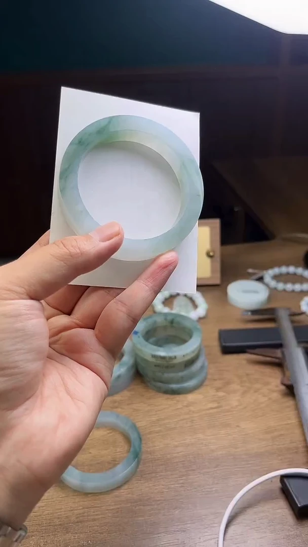 未镶嵌手镯定制翡翠梧**?定制