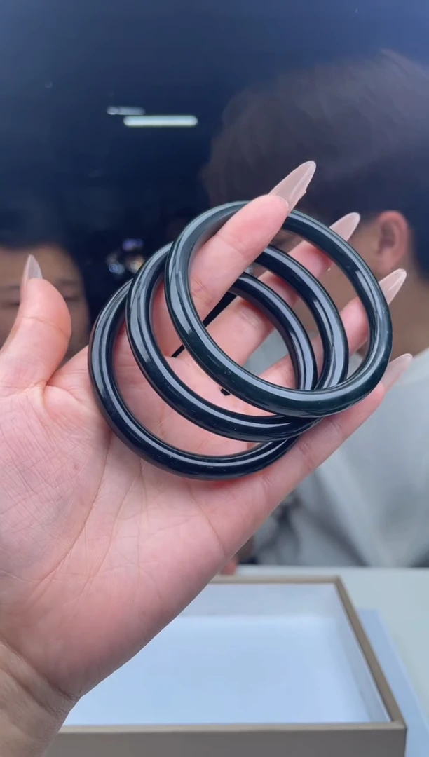 【闪购商品】和田玉手镯未镶嵌天然和田玉多样性发其一