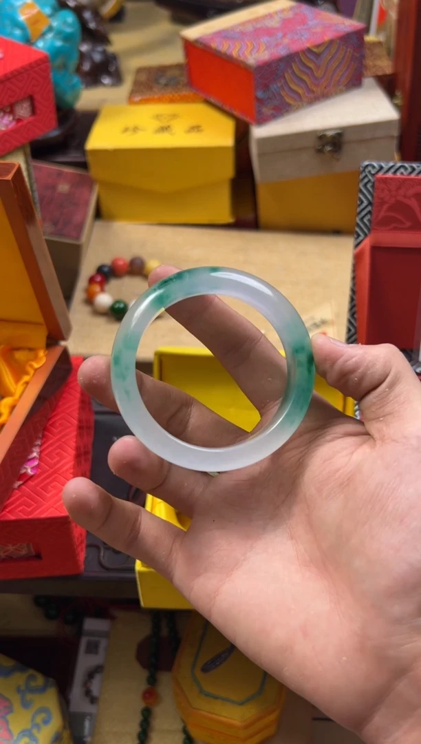 【闪购商品】翡翠手镯未镶嵌———————————飘花