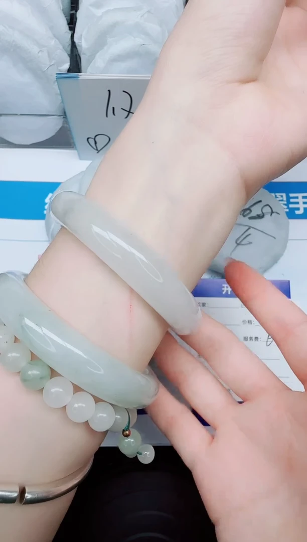 石英质玉手镯未镶嵌11/60.2