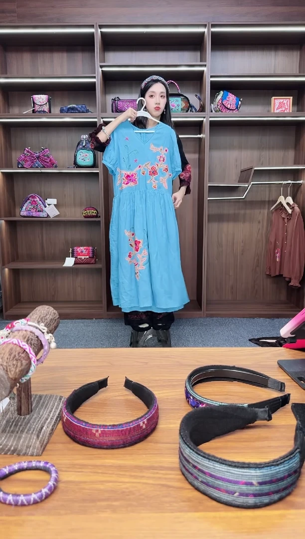织绣60蒙阿苏苗绣传承店