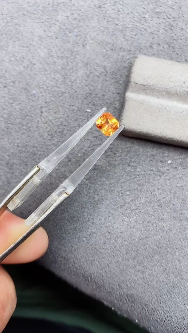 未镶嵌裸石石榴石（芬达石）1.23ct
