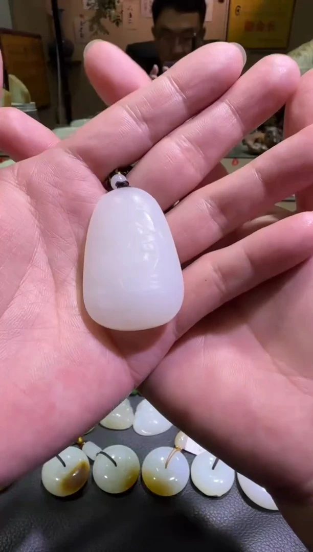 吊坠(赠链)未镶嵌和田玉天泰白玉挂件（产地直发）