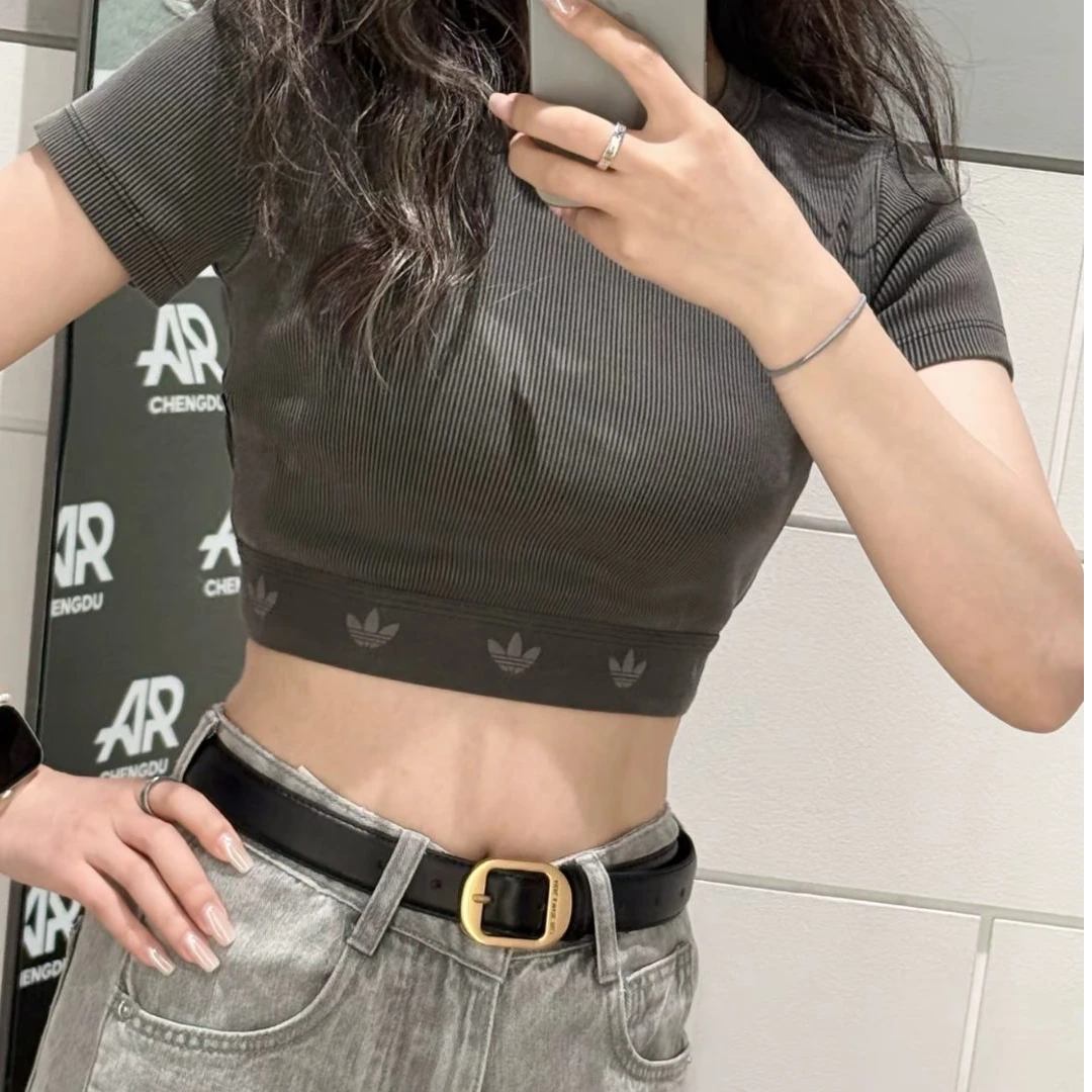 adidas/阿迪达斯商场同款夏日户外女子短款休闲修身短袖T恤JD0041