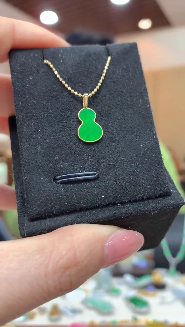 吊坠(不含链)18K金镶嵌翡翠葫芦