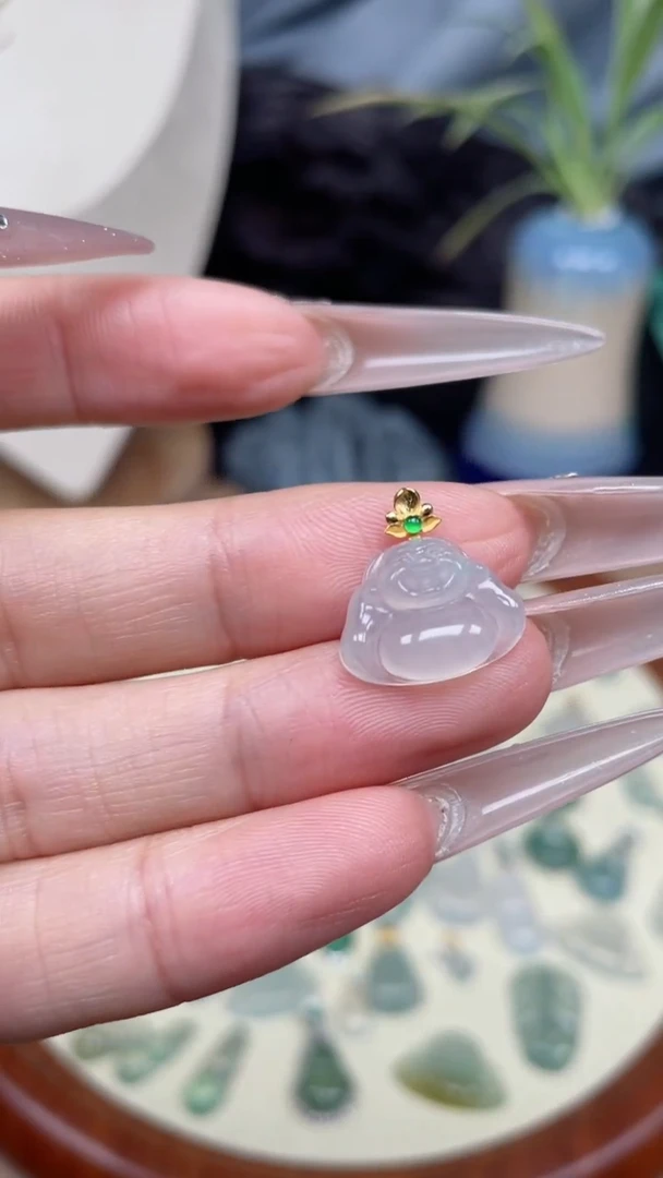 翡翠18K金镶嵌颈饰佛公