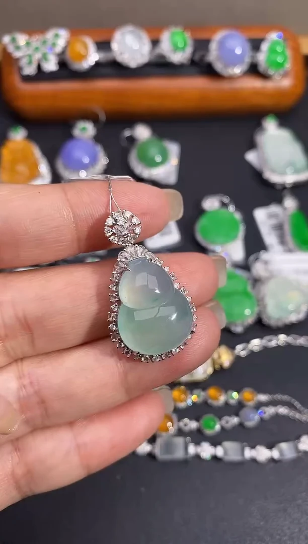 【闪购商品】翡翠吊坠(不含链)18K金镶嵌吊坠