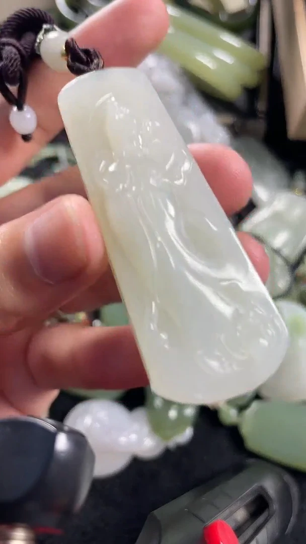 颈饰未镶嵌和田玉如*意站观音