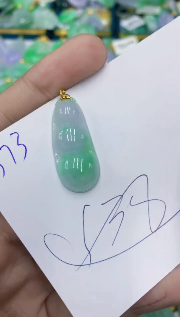 翡翠18K金镶嵌颈饰11111111111
