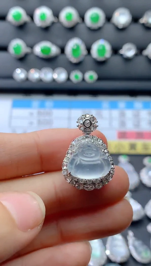 颈饰18K金镶嵌翡翠18K翡翠伴钻