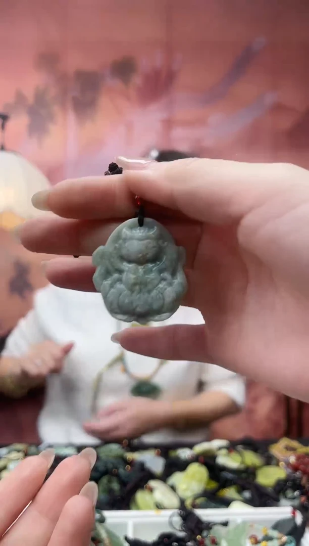 未镶嵌岫玉吊坠.