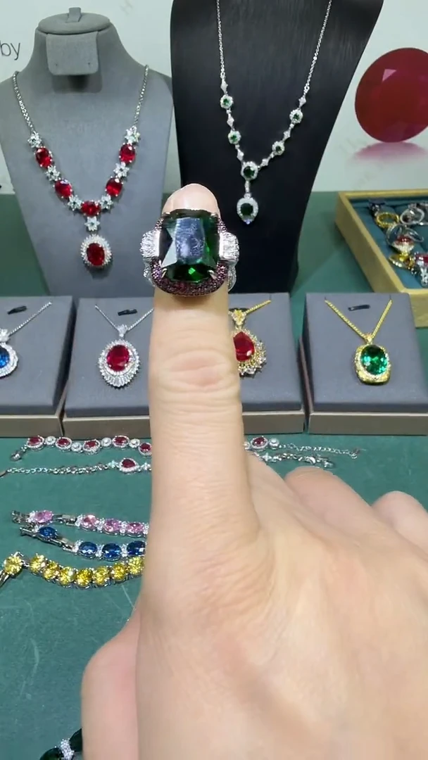 18K金镶嵌戒指祖母绿1